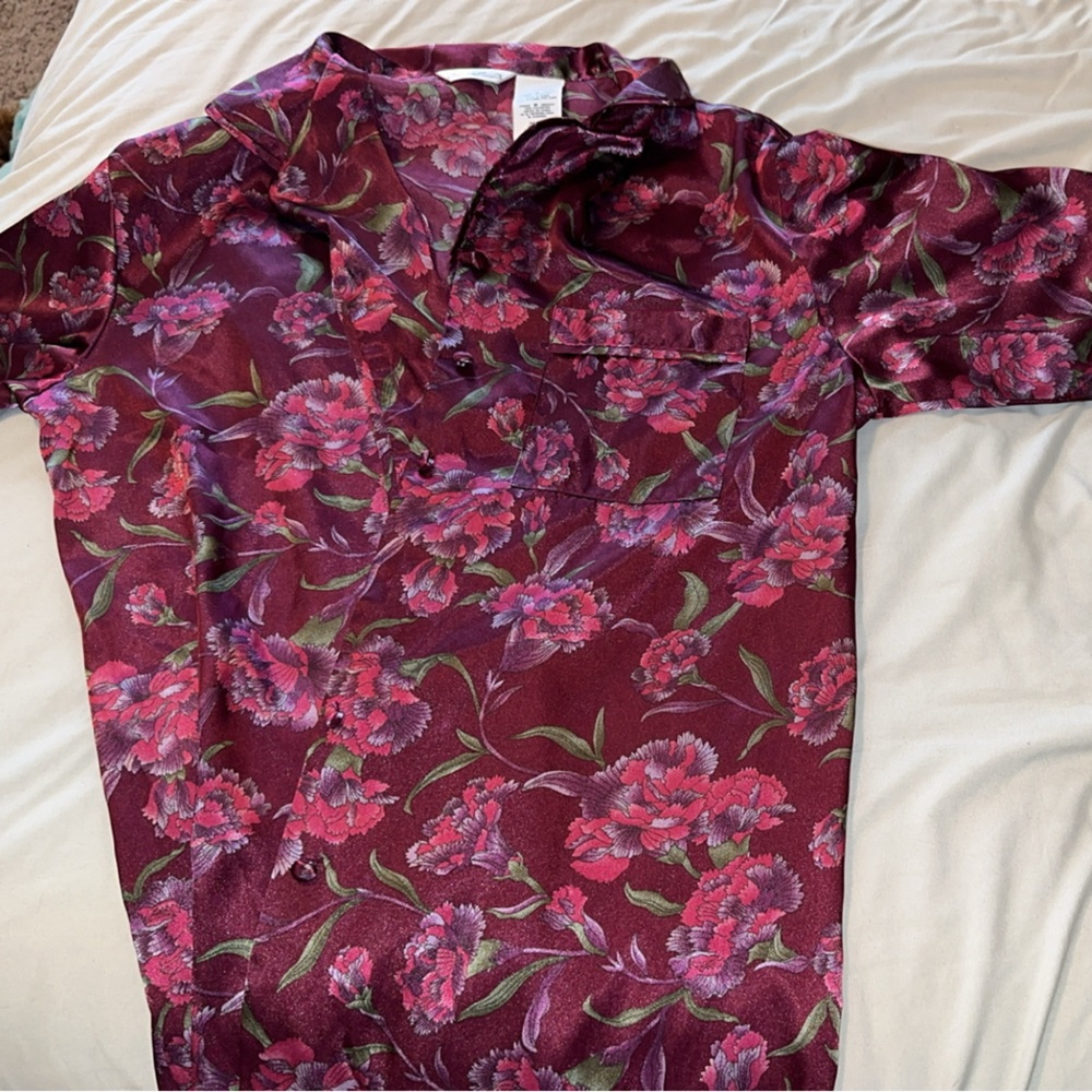 -Silk PJ Set 
-Women’s 
-Medium 
-Floral Print